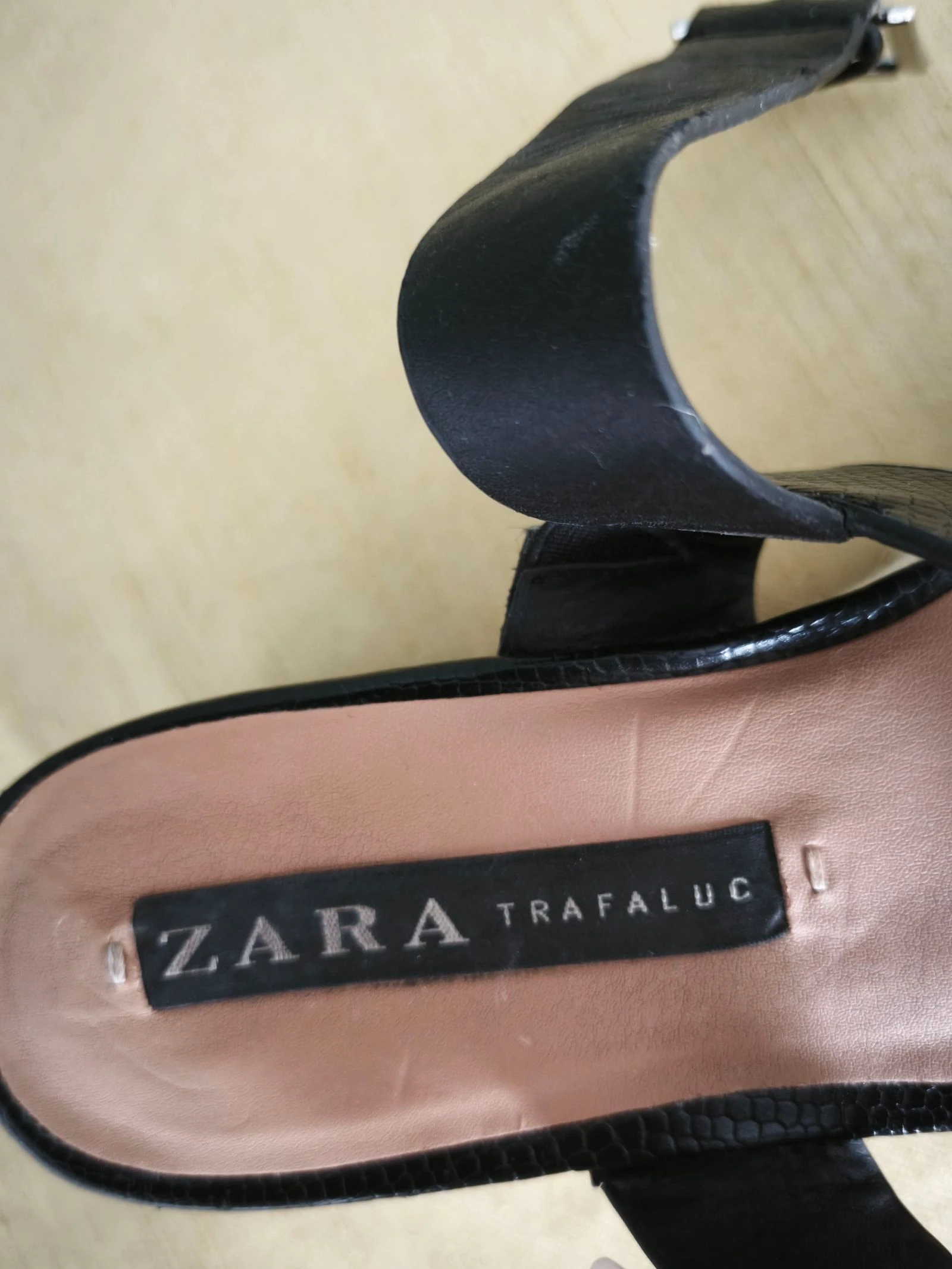 Black platform sandals. – photo 4